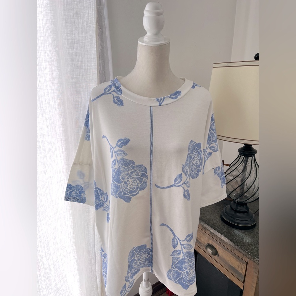 Hopely Floral Blue and White Women's Top
